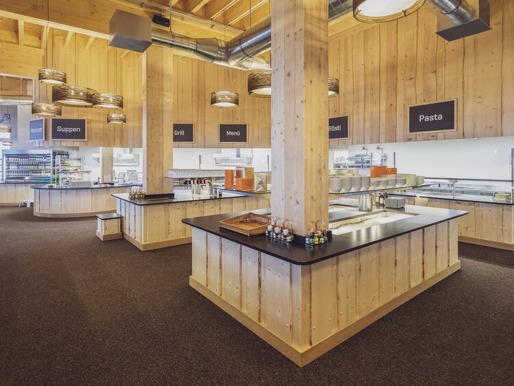 Modernes Selbsbedienungsrestaurant auf Madrisa mit seinen saisonalen und frischen Spezialitäten.  | © Davos Klosters Mountains
