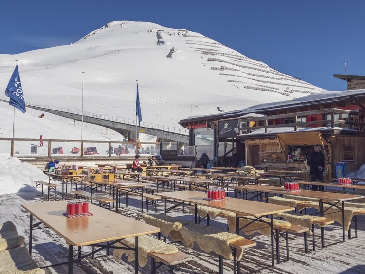 Hübsches Bergrestaurant mit toller Sonnenterrasse. | © Davos Klosters Mountains