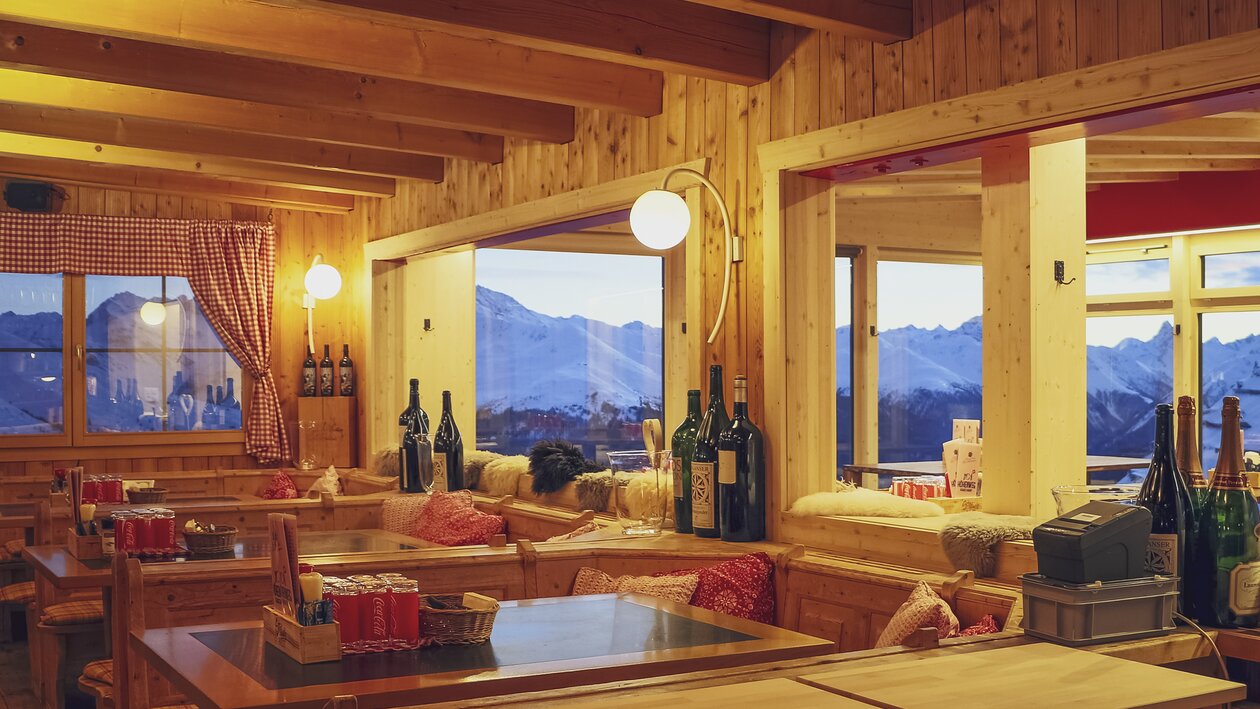 Gemütlich eingerichtetes Bergrestaurant Höhenweg auf Parsenn. | © Davos Klosters Mountains