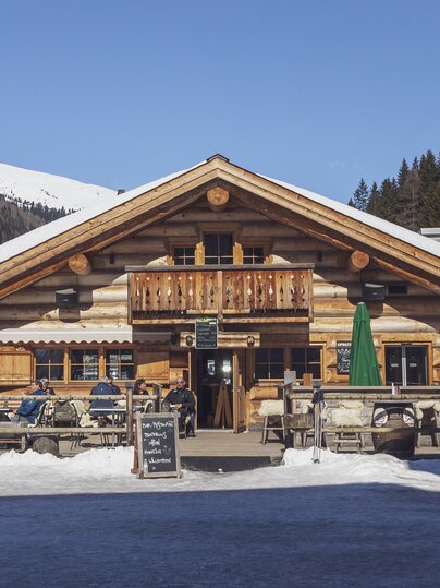 Terrasse des Restaurant Blockhuus Davos an der Talstation am Rinerhorn. | © Davos Klosters Mountains