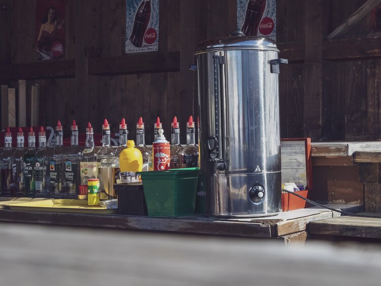 Mise en place in der Wunderbar Davos. | © Davos Klosters Mountains