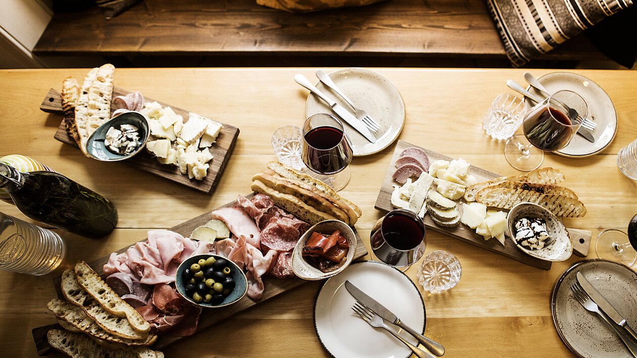 Cold platter with meat and cheese. | © Davos Klosters Mountains