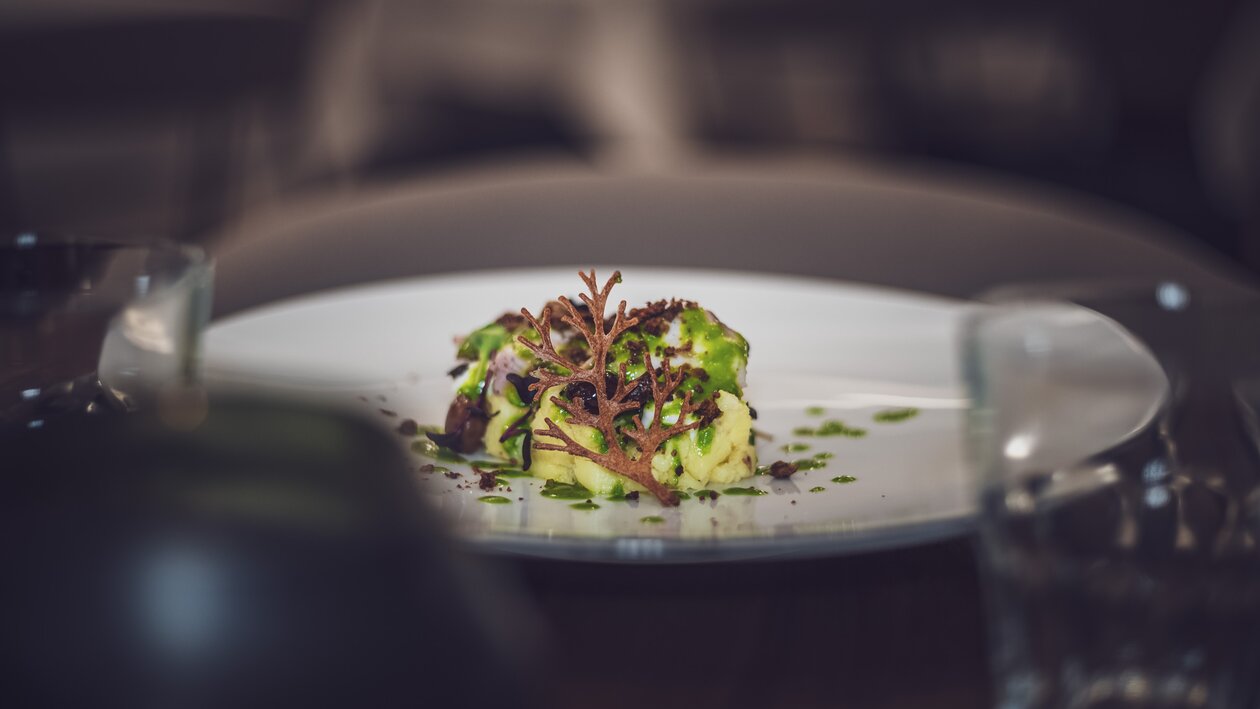 Der Oktopus-Salat des Bistro National liegt schön angerichtet auf dem Teller und sind köstlich aus. | © Davos Klosters Mountains