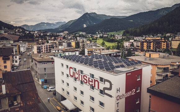 Hotel Ochsen 2 Solaranlage auf dem Flachdach | © Davos Klosters Mountains