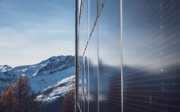 Seitenansicht eines Solarpanels  | © Davos Klosters Mountains 