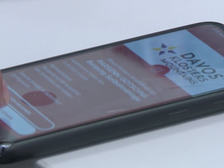 Der Alarm wird von einem Handy manuell ausgelöst. | © Rondo News Fokus - suedostschweiz.ch