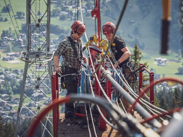 Seilbahnenmechatroniker bei der Revision | © Davos Klosters Mountains 