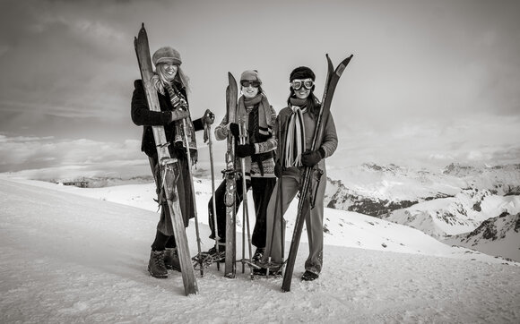 Nostalgiebild von 3 Frauen in Skiausrüstung  | © Davos Klosters Mountains 