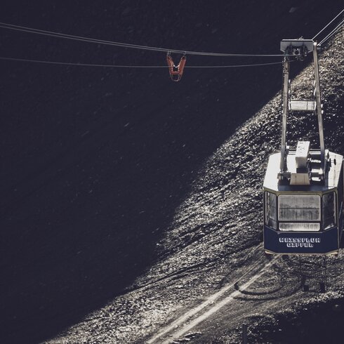 Die Gipfelbahn auf ihrem Weg vom Weissfluhjoch hinauf zum Weissfluhgipfel. | © Davos Klosters Mountains