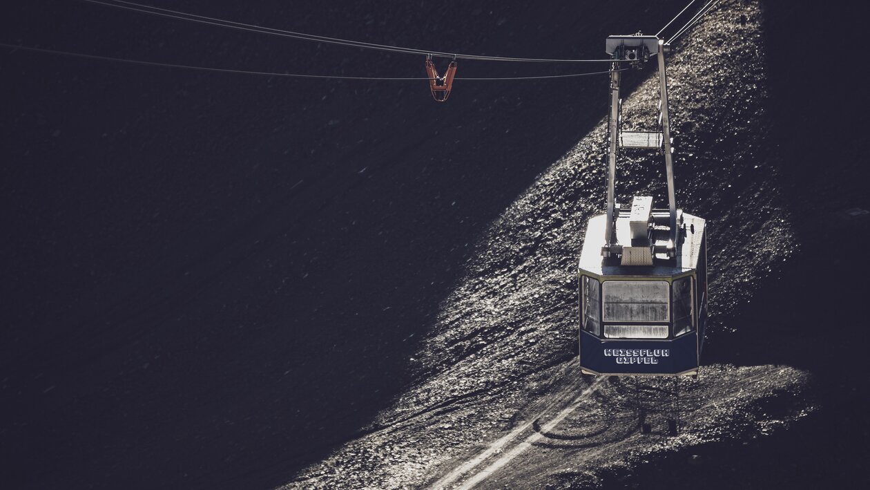 Die Gipfelbahn auf ihrem Weg vom Weissfluhjoch hinauf zum Weissfluhgipfel. | © Davos Klosters Mountains