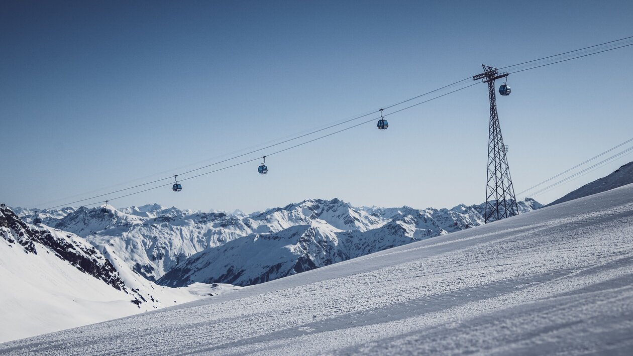 Man sieht die Schiferbahn bei schönem Wetter. | © Davos Klosters Mountains