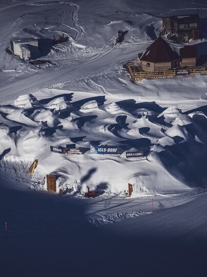 Sicht auf das gesamte Igludorf auf Parsenn. | © Davos Klosters Mountains
