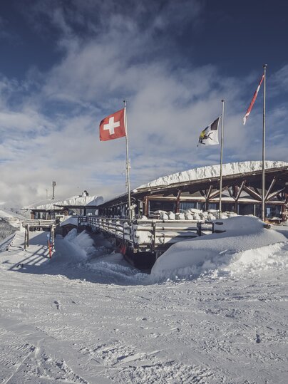 Die Sonnenterrasse vom Restaurant Jatzmeder im Winter. | © Davos Klosters Mountains