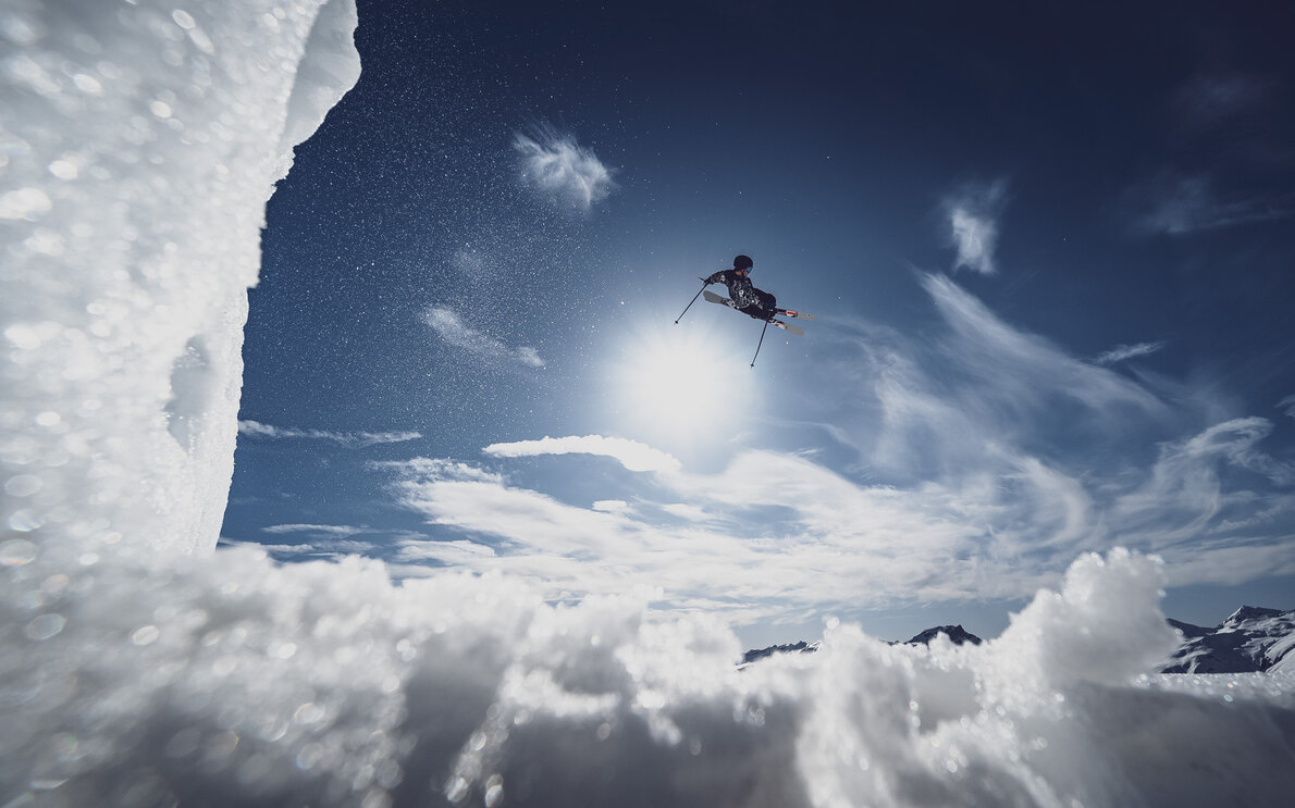 Freestyler aktiv in der Luft  | © Davos Klosters Mountains 