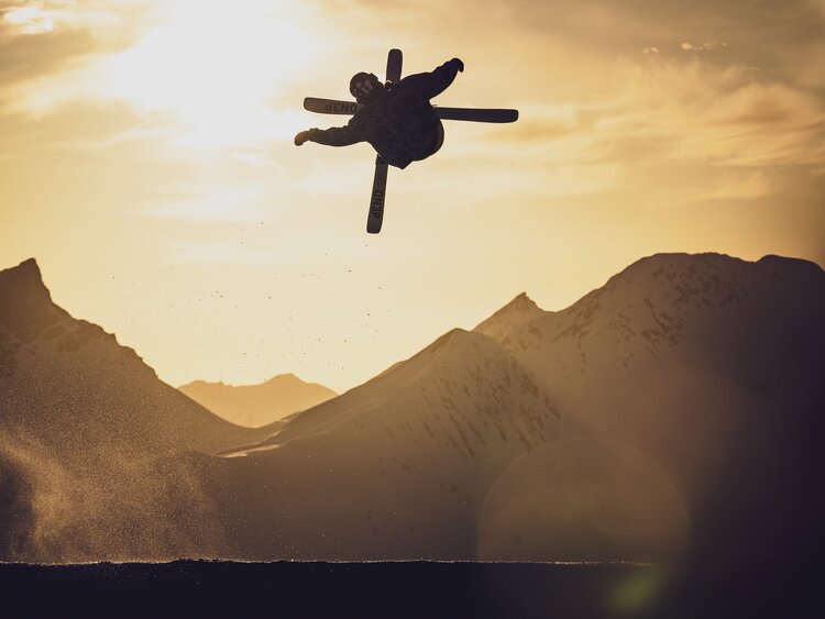 Freestyler aktiv in der Luft  | © Davos Klosters Mountains 