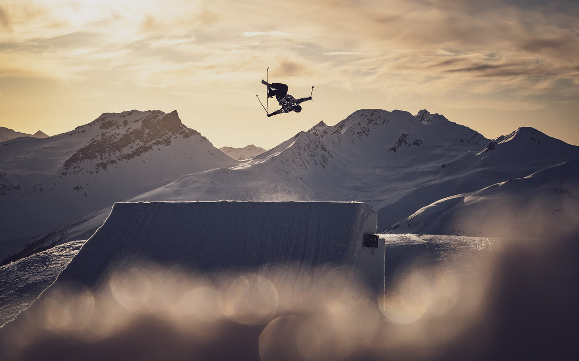 Freestyler aktiv in der Luft  | © Davos Klosters Mountains 