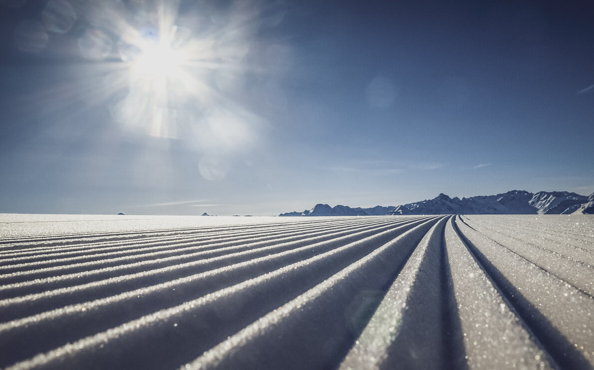 Ansicht einer frisch präparierten Piste | © Davos Klosters Mountains 