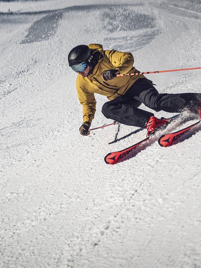Skifahrer auf Talabfahrt  | © Davos Klosters Mountains 