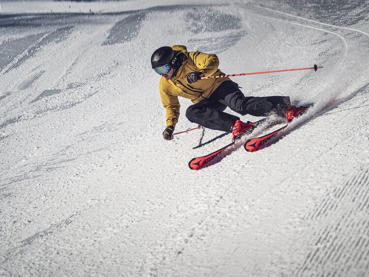 Skifahrer auf Talabfahrt  | © Davos Klosters Mountains 