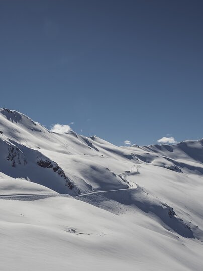 Winterwanderweg in den Bergen  | © Davos Klosters Mountains 