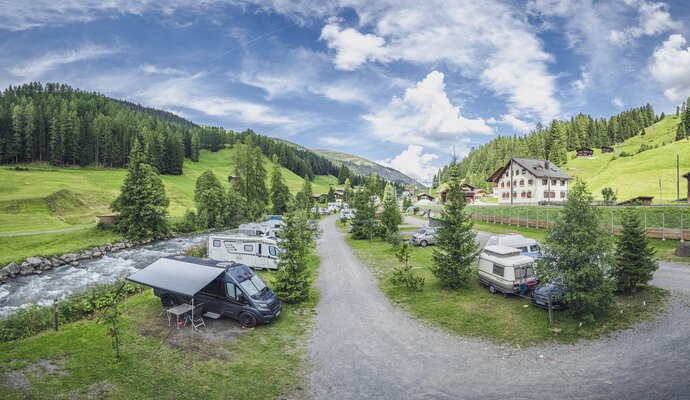 Camping in summer at the Landwasser | © Davos Klosters Mountains 