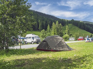 Grünes Zelt auf dem Camping | © Davos Klosters Mountains