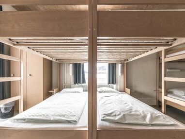 Doppelstockbett mit Bettwäsche | © Davos Klosters Mountains