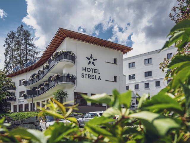 Sommeraussenansicht vom Hotel Strela | © Davos Klosters Mountains