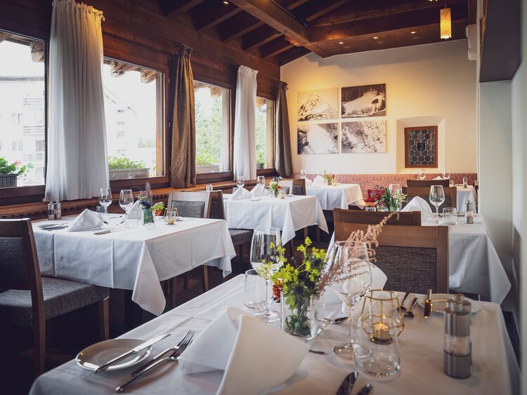 Helle Aufnahme eines Bereiches des Restaurant Waldhuus Davos | © Davos Klosters Bergbahnen AG
