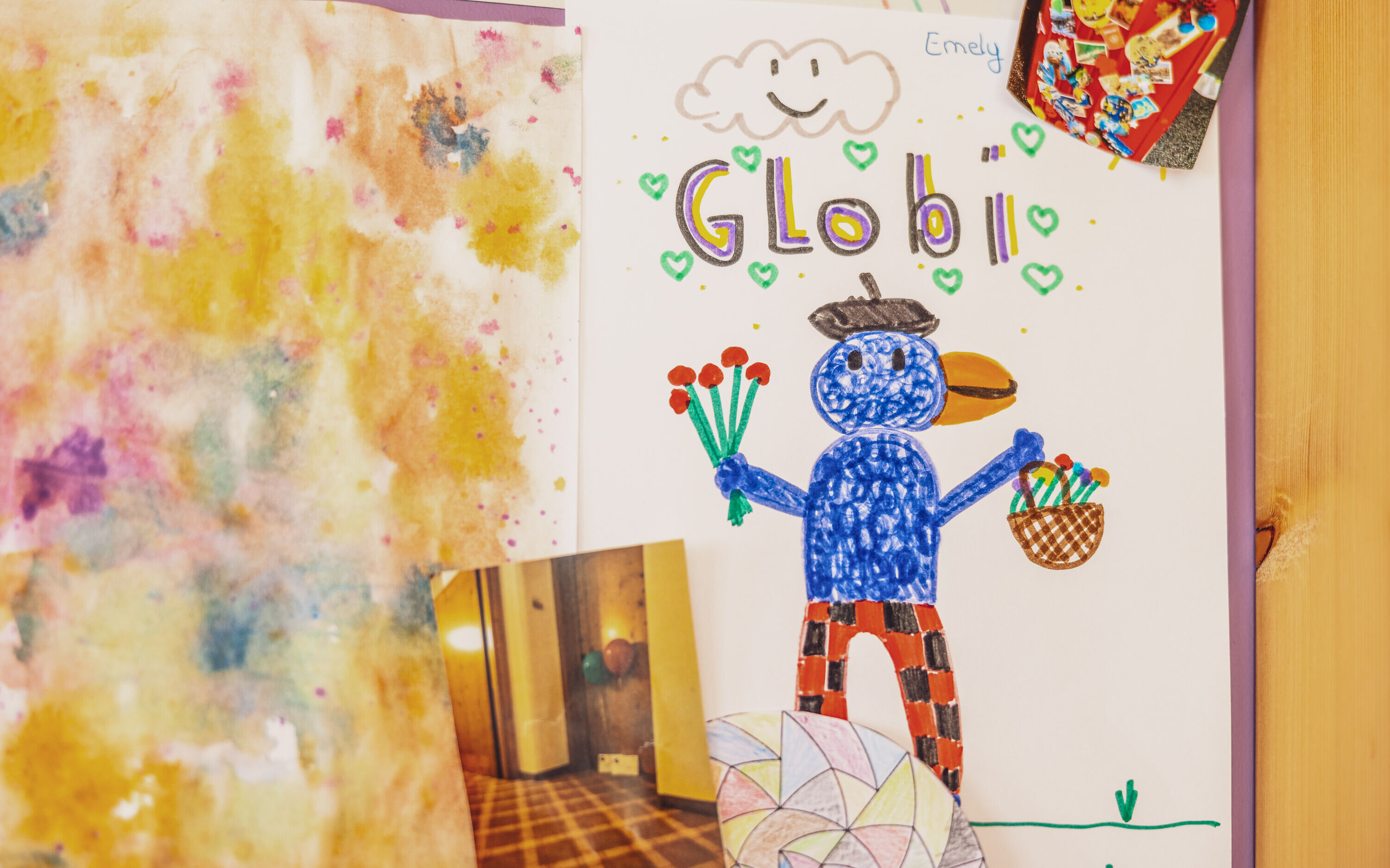 Kinderzeichnung der Schweizer Kultfigur Globi. | © DDO - davos.ch | Martin Bissig